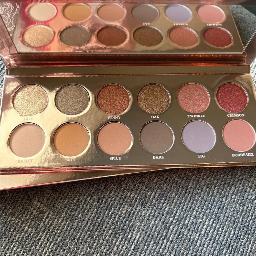 NEW Girlactik The Essential Eyeshadow Palette